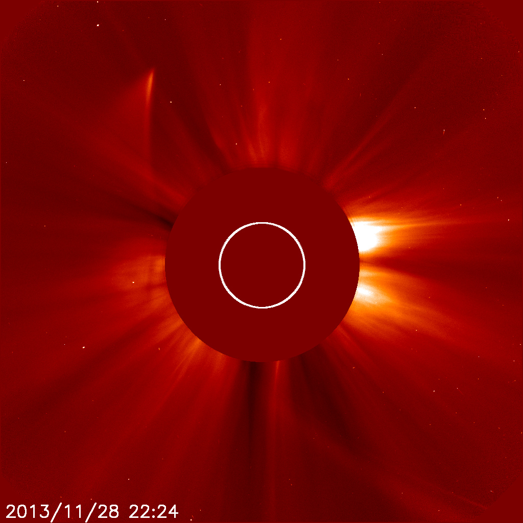 Komet Ison am 28.11.2013 um 23:26 MEZ, aufgenommen mit dem LASCO C2-Instrument der Raumsonde SOHO