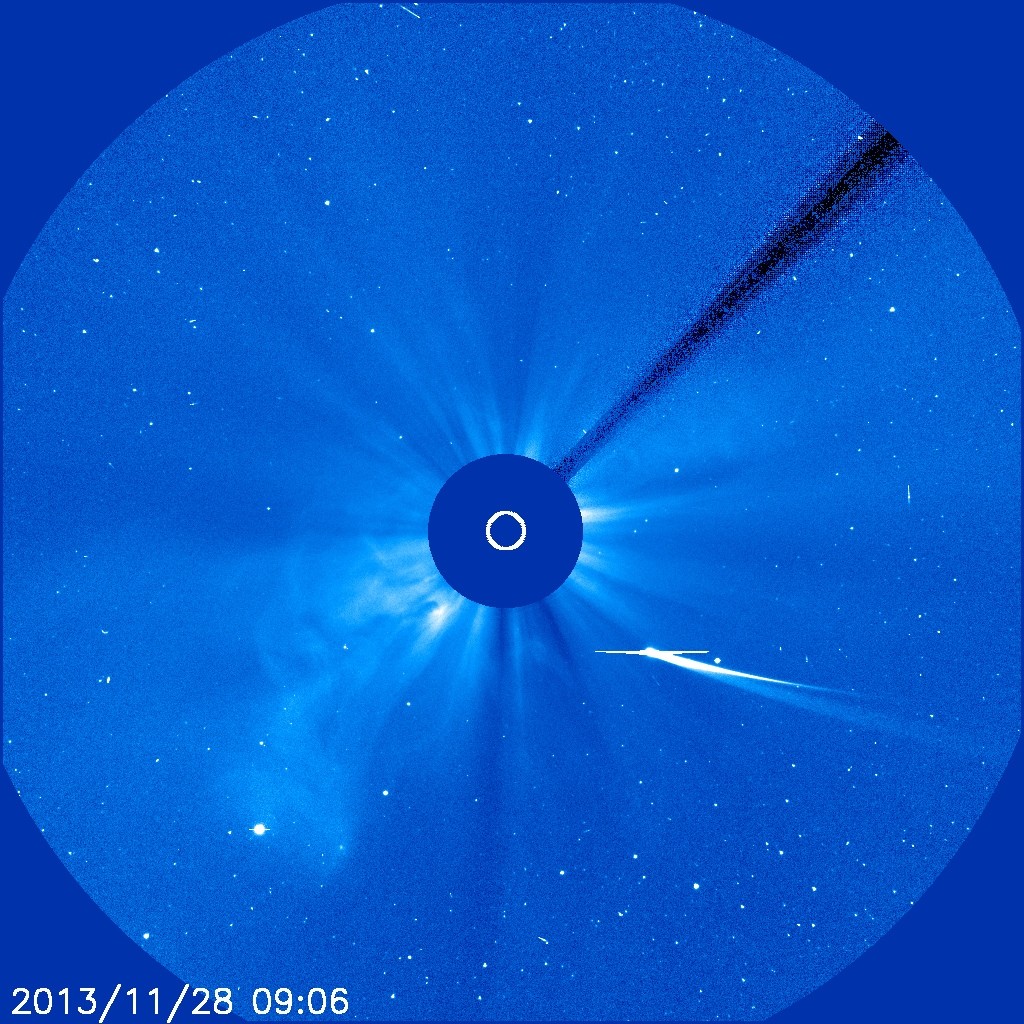 Komet Ison am 28.11.2013 um 10:06 MEZ, aufgenommen mit dem LASCO C3-Instrument der Raumsonde SOHO