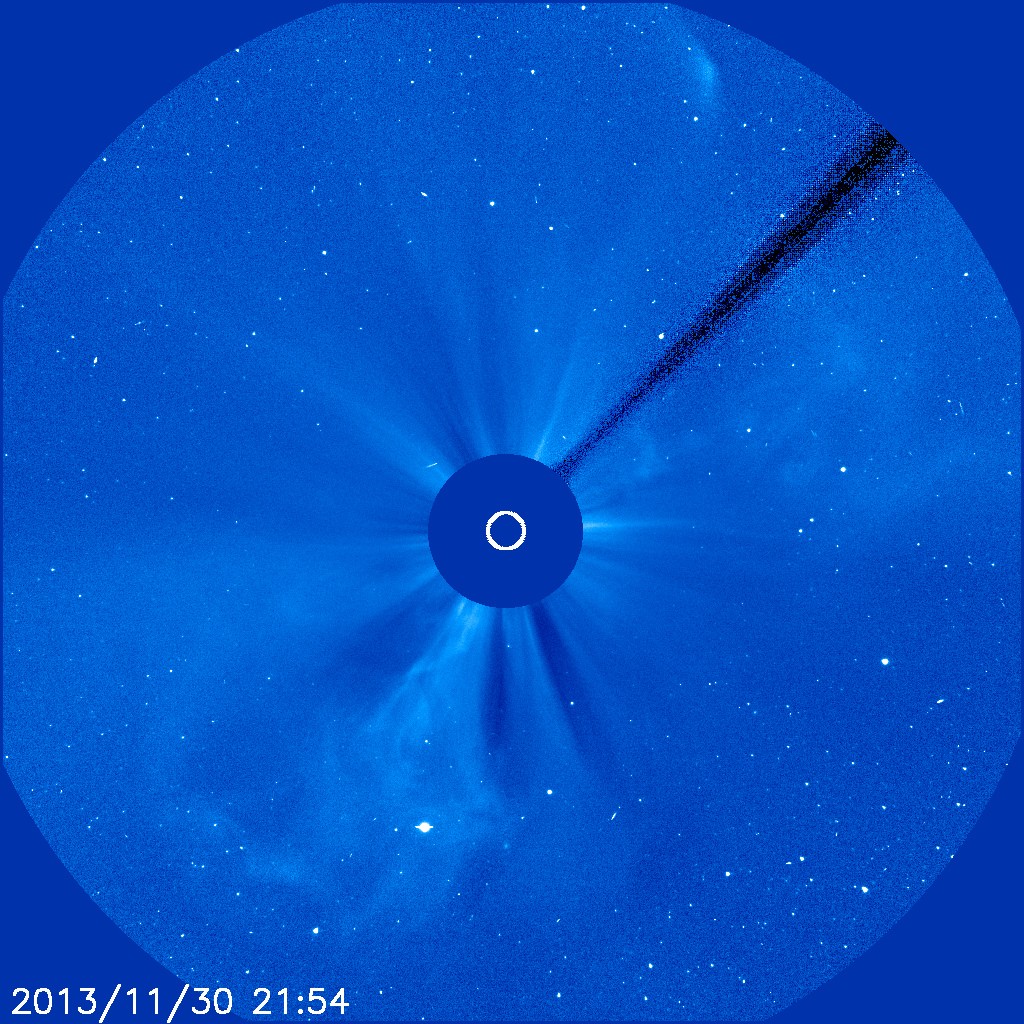 Komet Ison am 30.11.2013 um 22:54 MEZ, aufgenommen mit dem LASCO C3-Instrument der Raumsonde SOHO